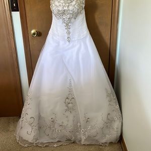 Christina Wu wedding dress. Tag says size 10 but I was a size 6.